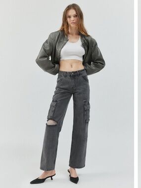 GUESS ORIGINALS Kit Distressed Carpenter Jean - Go
Washed Grey - size 28